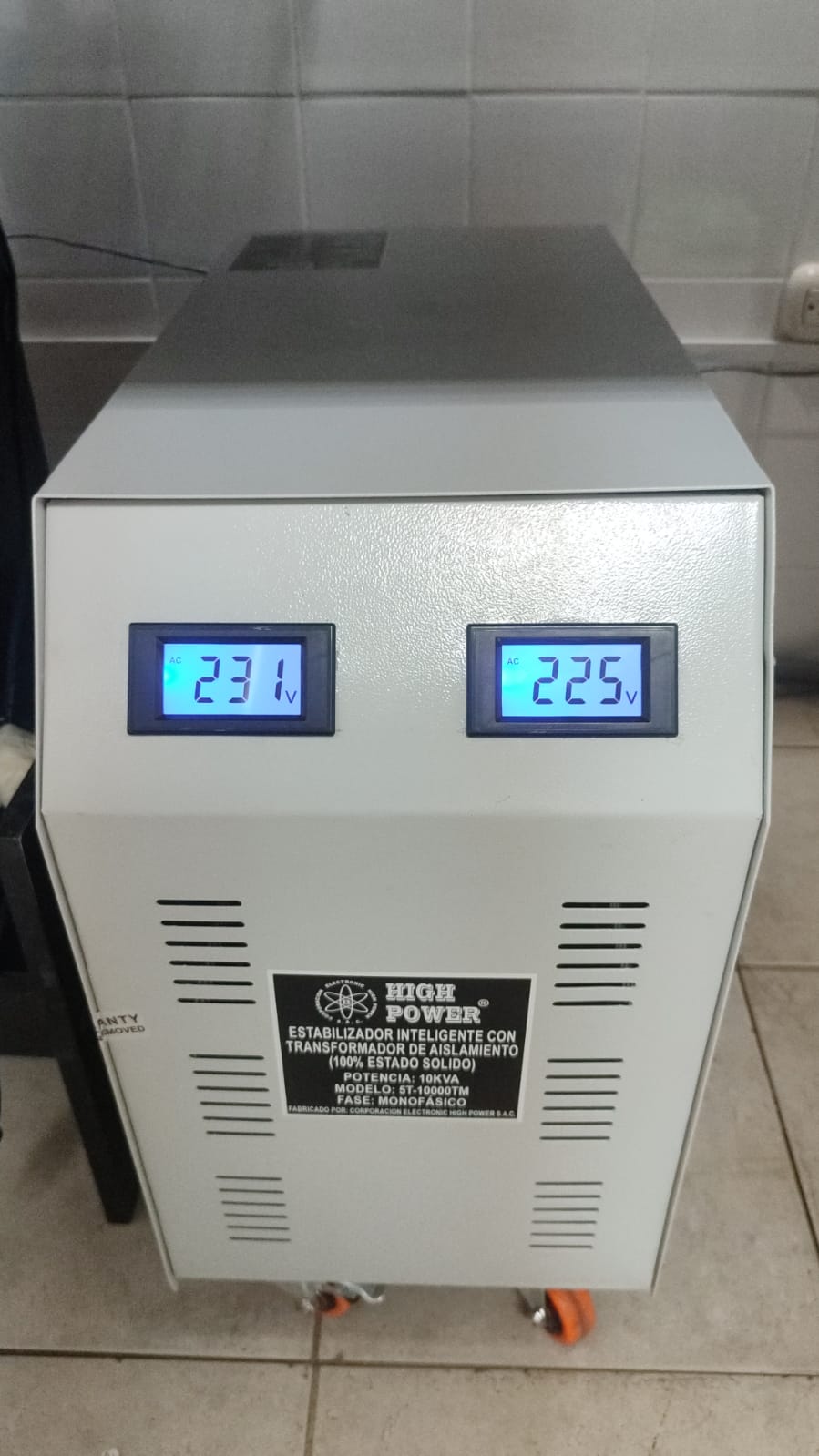 ESTABILIZADOR ELECTRONICO CON TRANSFORMADOR DE AISLAMIENTO 8KVA