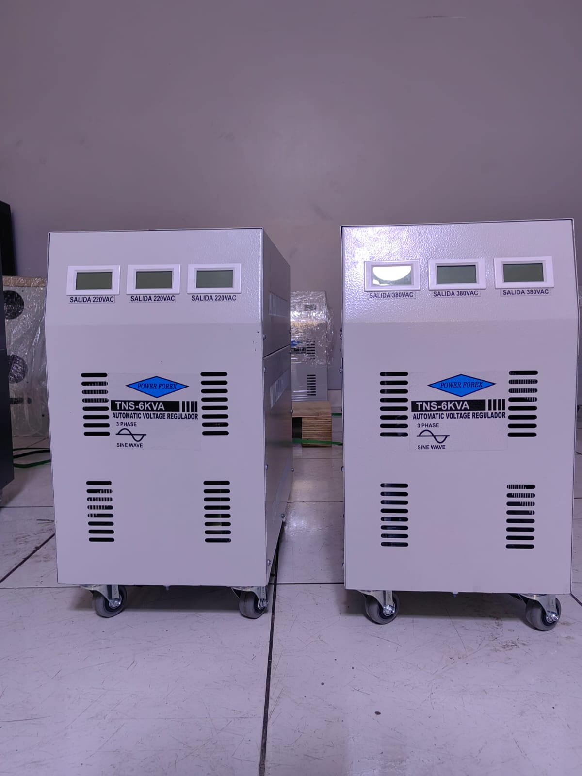 ESTABILIZADOR CON TRANSFORMADOR DE AISLAMIENTO TRIFASICO 6KVA